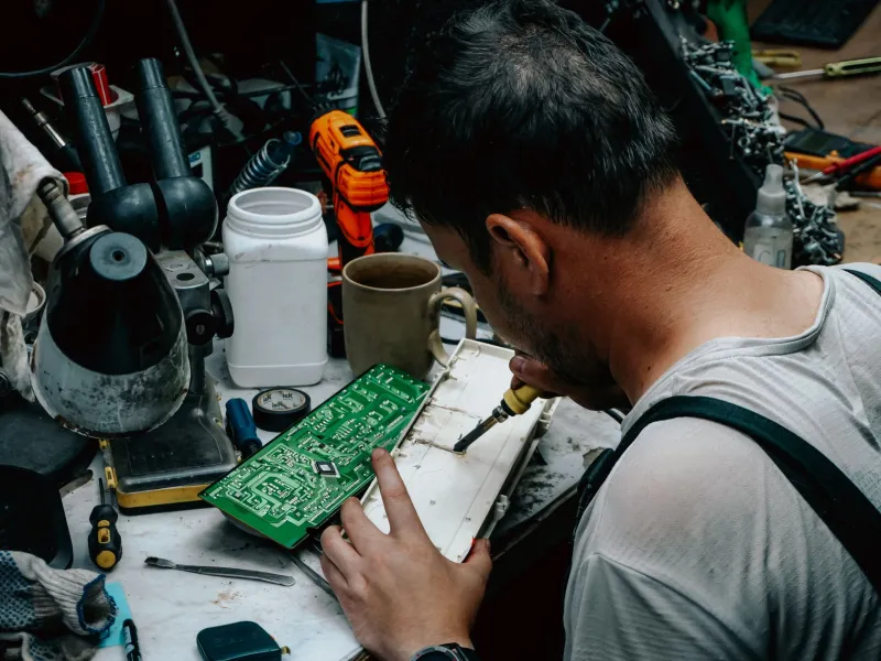 Made in Australia: The Hams Turning Hobby Projects into Homegrown Radio Products